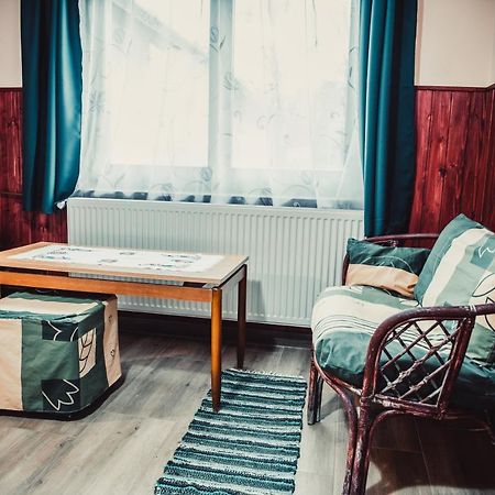 Veronika Guesthouse Dravatamasi Bagian luar foto