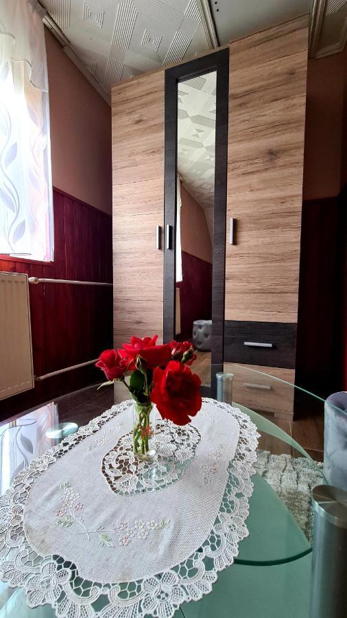 Veronika Guesthouse Dravatamasi Bagian luar foto