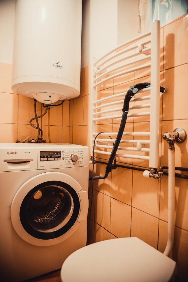 Veronika Guesthouse Dravatamasi Bagian luar foto