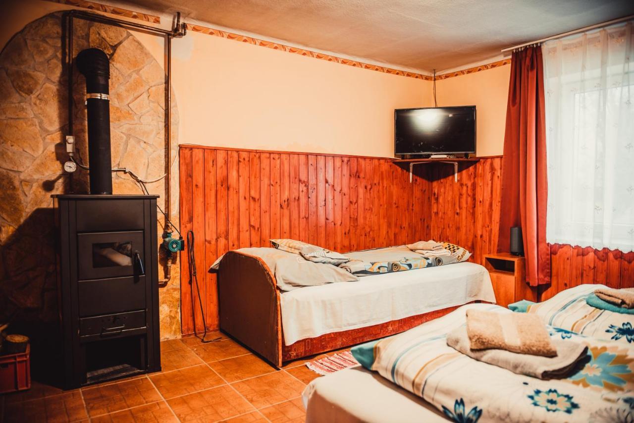 Veronika Guesthouse Dravatamasi Bagian luar foto